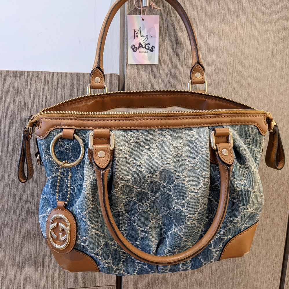 Gucci: Denim Sukey Monogram GG Logo Keychain Shoulder Bag - Picture 3 of 17